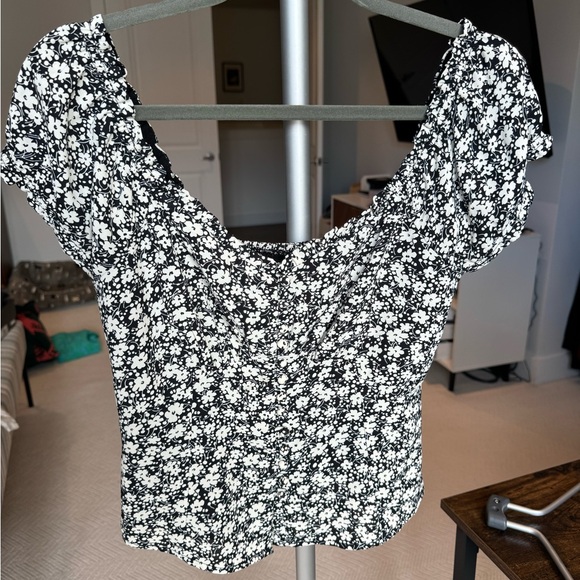 NWT Heartloom floral button down top M - Picture 2 of 3